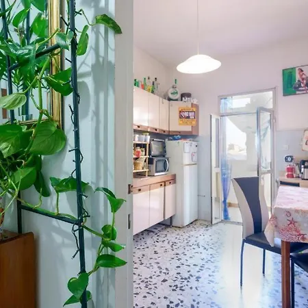 -wifi Air Conditioning Fridge Tv Netflix בית הארחה קליארי