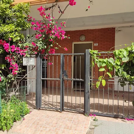 -wifi Air Conditioning Fridge Tv Netflix Pensionat Cagliari